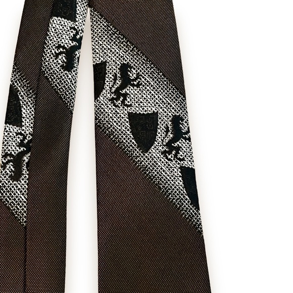 Vintage Wembley Skinny Tie Dacron Polyester Lion Crest Shield  Brown Preppy - Picture 2 of 6